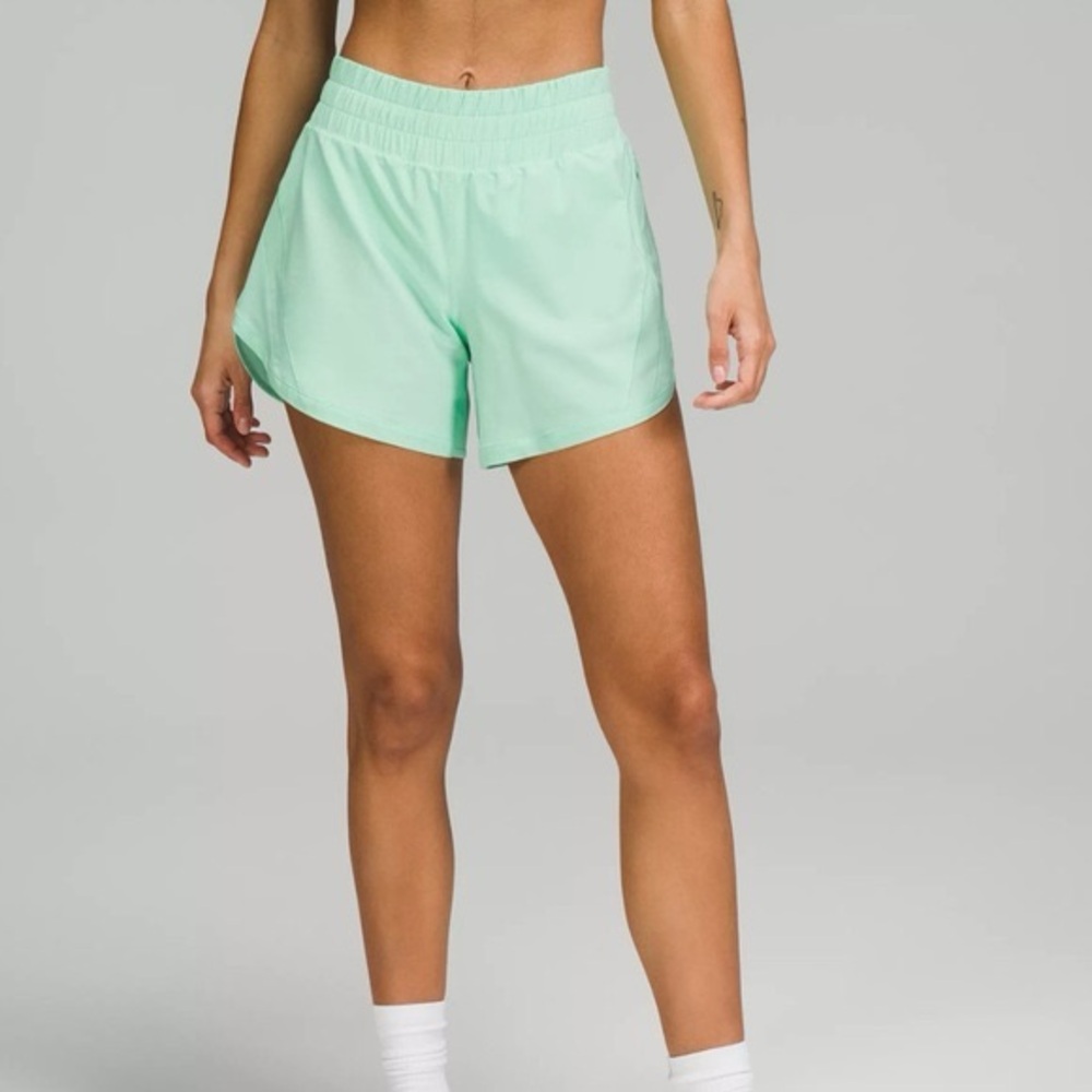 BNWOT Lululemon Track That Mid-Rise Lined Short 5" - Wild Mint - size 6
